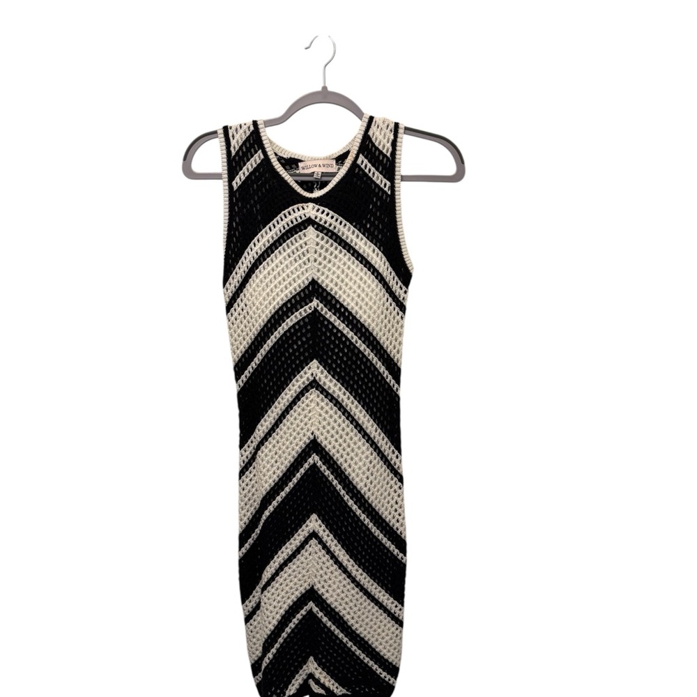 Elegant Black and White Chevron Midi Dress